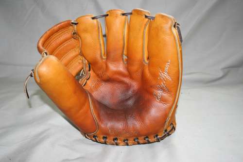 Early Wynn Wilson A2070 Front